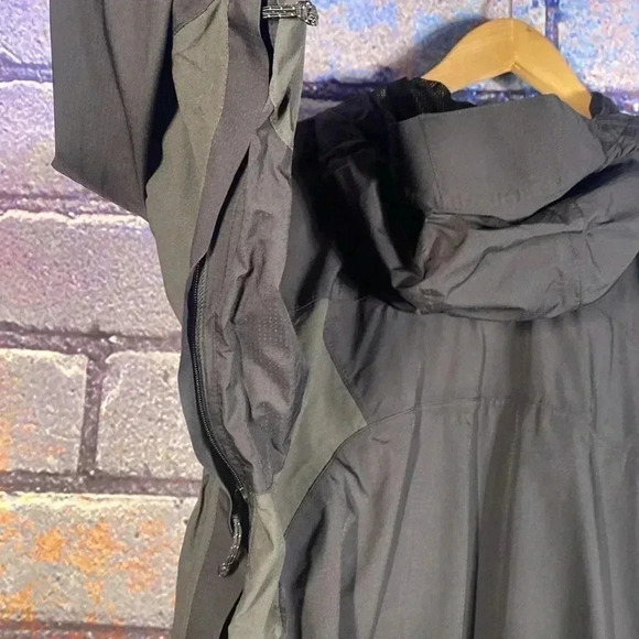 REI Women’s Outdoor Multi pocket Windbreaker Jacket Black Gray Medium - Picture 6 of 8